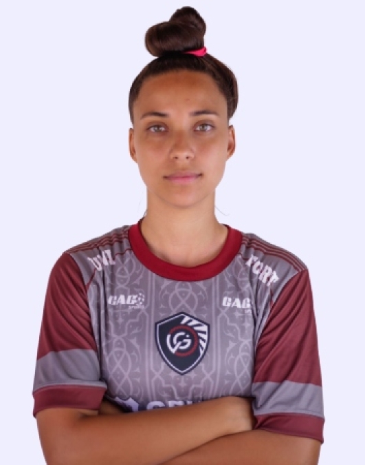 Isa Oliveira<h5>Defender / Defensive Midfielder</h5>